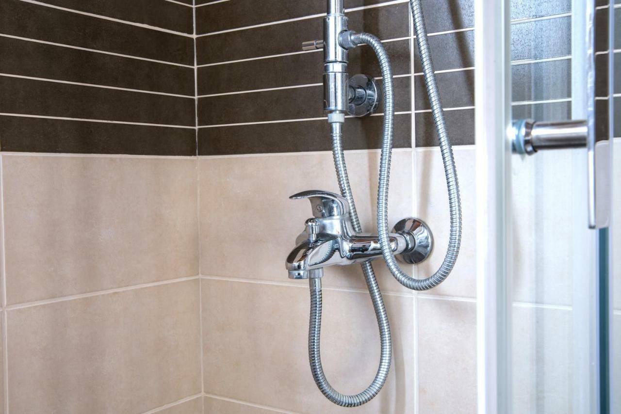 Top Floor Modern Studio In Central Koropi المظهر الخارجي الصورة