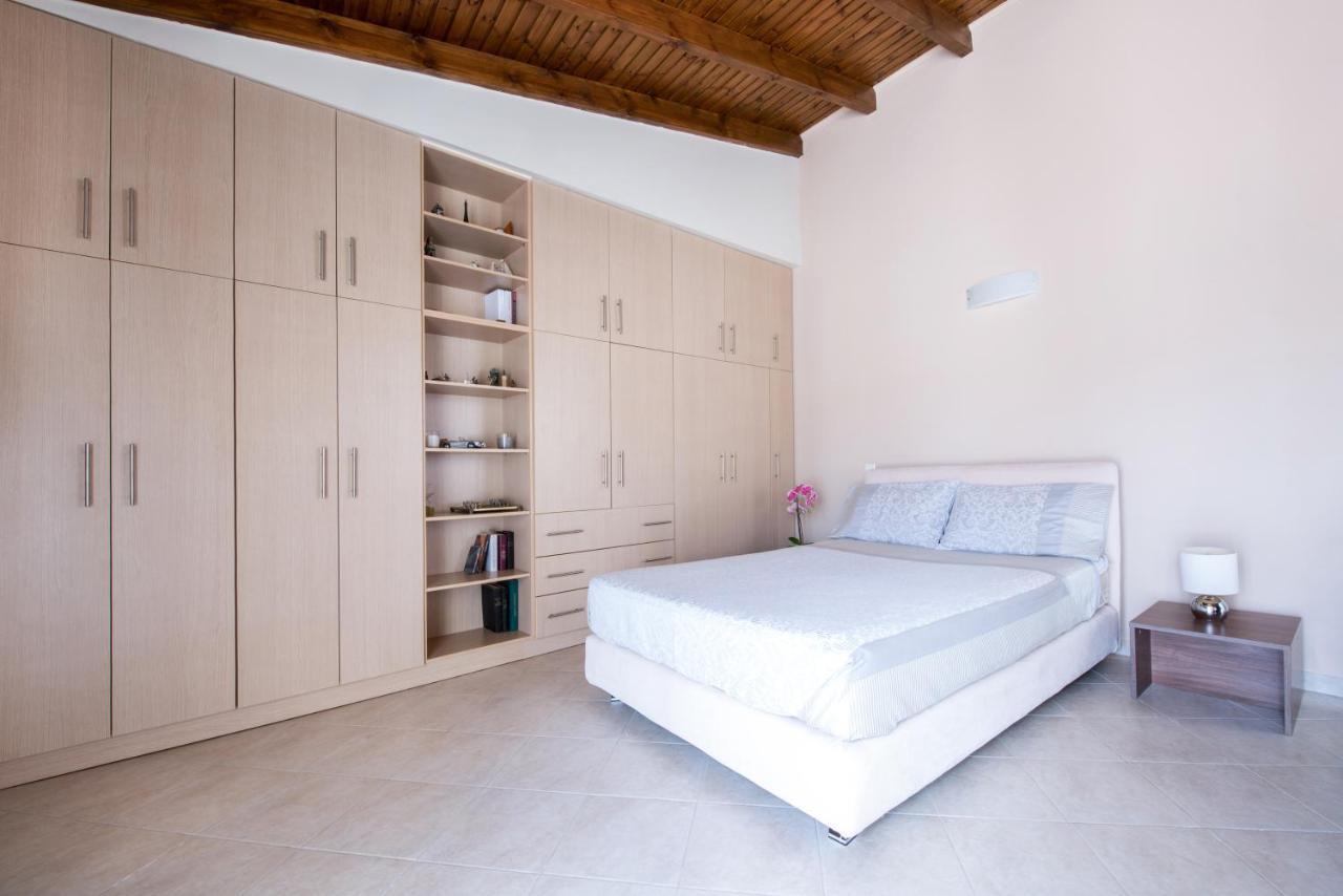 شقة Top Floor Modern Studio In Central Koropi المظهر الخارجي الصورة